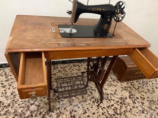 Máquina de coser Alfa vintage