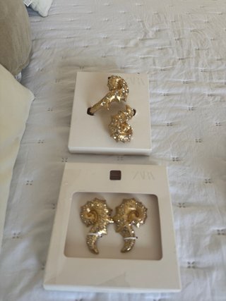 Conjunto Pendientes y Brazalete Zara Dorado