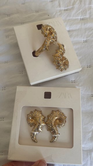 Conjunto Pendientes y Brazalete Zara Dorado