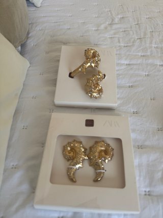 Conjunto Pendientes y Brazalete Zara Dorado