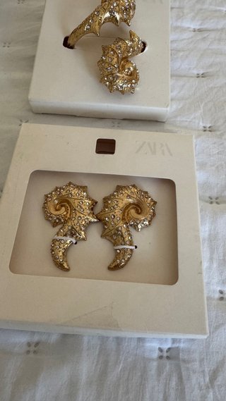 Conjunto Pendientes y Brazalete Zara Dorado