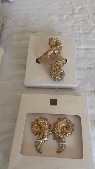 Conjunto Pendientes y Brazalete Zara Dorado