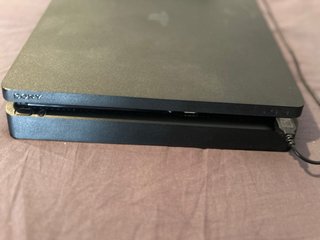 PS4 Slim 1TB + Call of Duty WWII