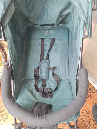 Carrito bebé Kinderkraft plegable liviano.