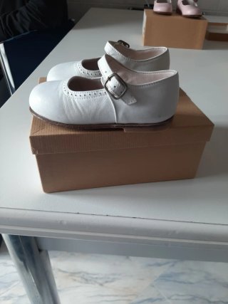 Scarpette bianche in vitello con suola in cuoio