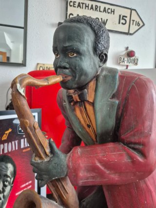 Figura saxofonista original bar años 80 jazz