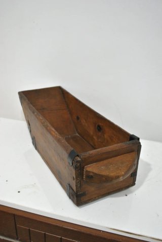 Antigua media fanega de madera