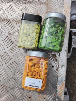 Lote 75 cajas de piedras y cristales decorativos