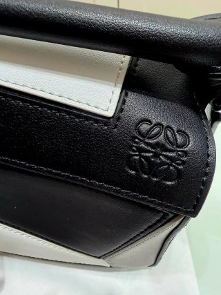 Bolso Loewe Negro y Blanco MOD. PUZZLE