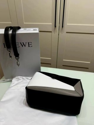 Bolso Loewe Negro y Blanco MOD. PUZZLE