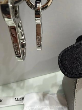 Bolso Loewe Negro y Blanco MOD. PUZZLE