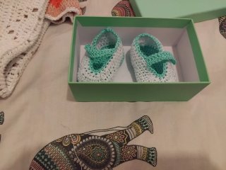 Patucos de bebé crochet blanco y azul
