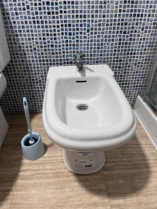 Mueble de baño con lavabo y mármol