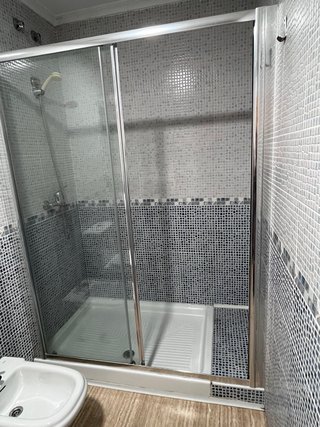 Mueble de baño con lavabo y mármol