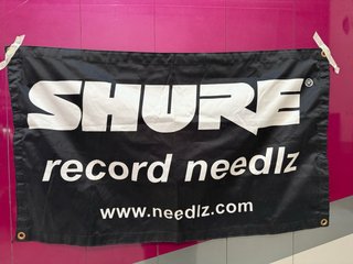 Banner Shure con ojales metálicos