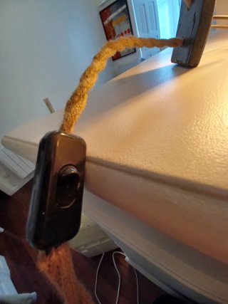 Lámpara auxiliar artesanal de madera