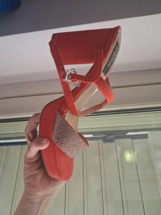 Sandali rossi con strass luccicosi