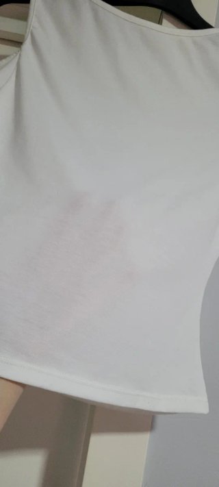 Camiseta blanca manga corta con hombros descubiert