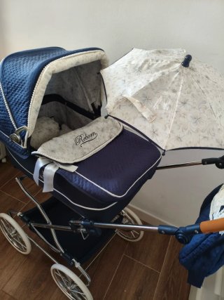 Inglesina de muñecas azul con capota  Reborn