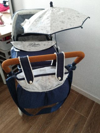 Inglesina de muñecas azul con capota  Reborn
