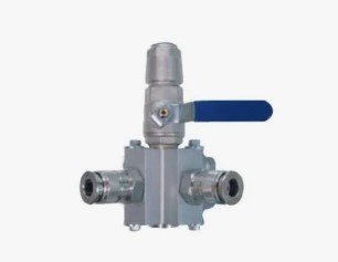 Derivador doble con llave y 2 enchufes