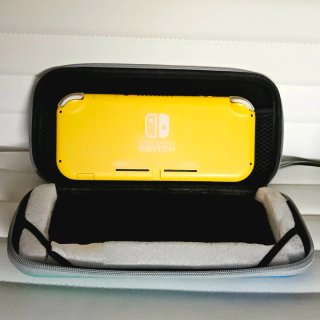 Nintendo Switch Lite Amarilla + Funda