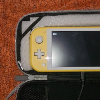 Nintendo Switch Lite Amarilla + Funda