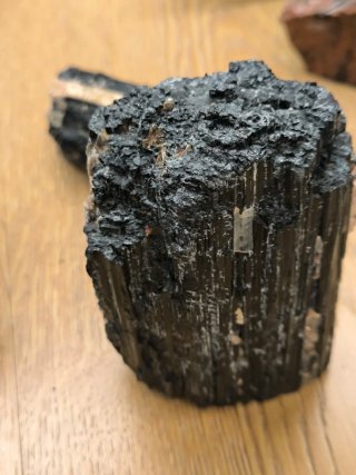 Turmalina Negra en Bruto