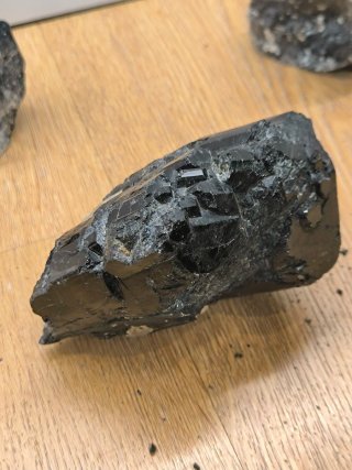 Turmalina Negra en Bruto