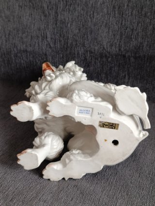 Figura perro Caniche porcelana Algora