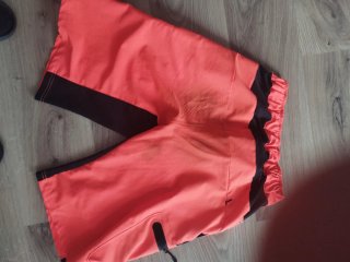 Pantalón corto BTT naranja y negro