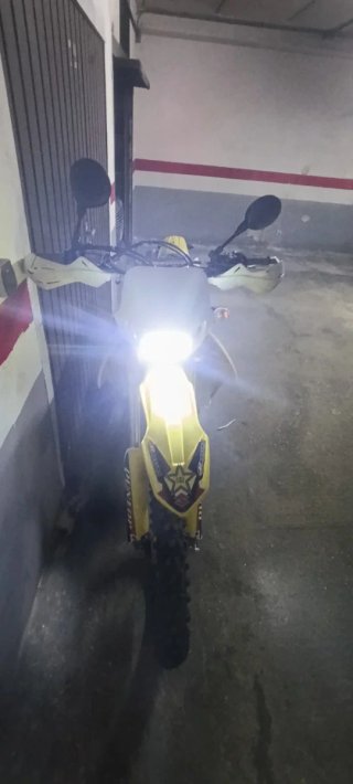 Suzuki RMX450Z Enduro/Motocross Moto