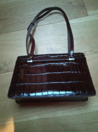 Bolso marrón efecto piel cocodrilo