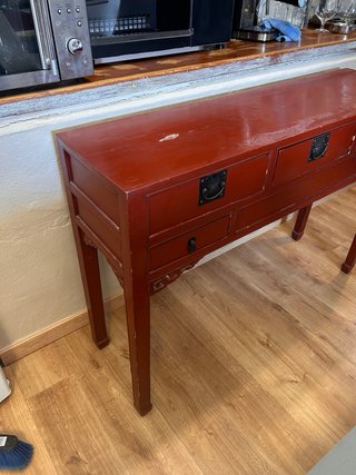 Mueble de entrada de madera rojo