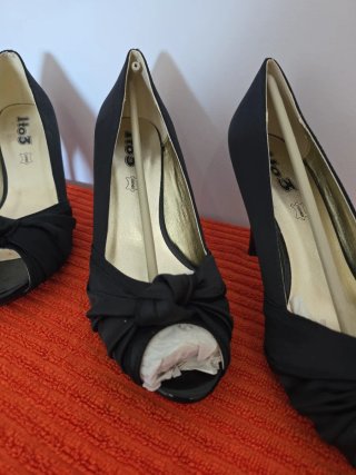 Zapatos de tacón negros nuevos 40 nuevos 39 un uso