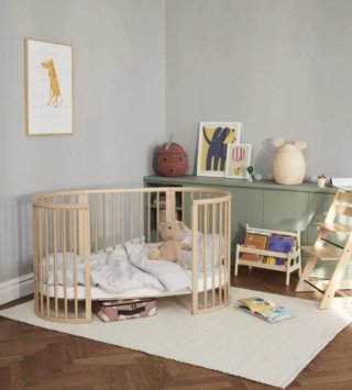 Cuna Stokke (posiblemente con sábanas)