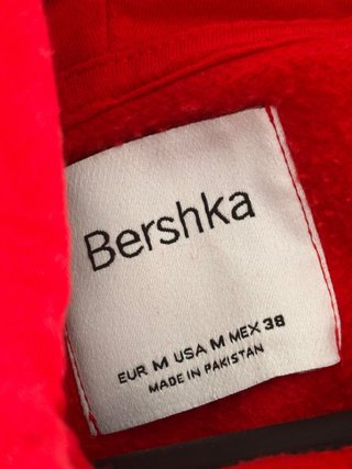 Sudadera Bershka Roja con Oso y Flores