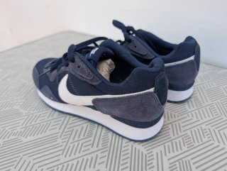 NIKE VENTURA RUNNER