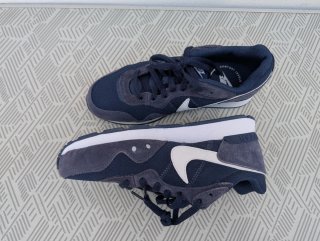 NIKE VENTURA RUNNER