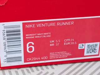 NIKE VENTURA RUNNER