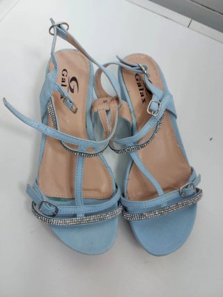 Sandali scamosciati azzurri con strass