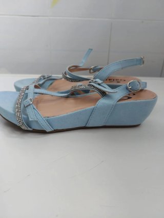 Sandali scamosciati azzurri con strass