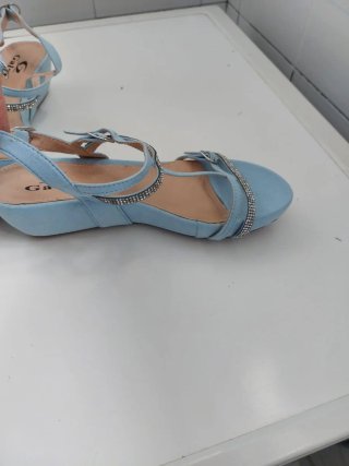 Sandali scamosciati azzurri con strass