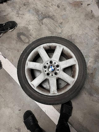 Llanta BMW con neumático Yokohama
