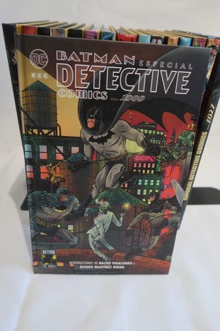 (L08) Batman Detective Comics + Especiales