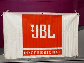 Banner JBL Profesional con ojales metálicos