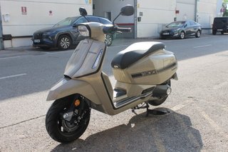 Lambretta X300 SR