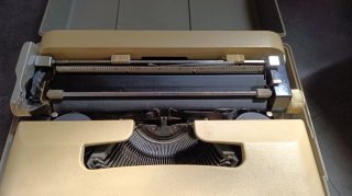 Máquina de escribir Olivetti Lettera 35