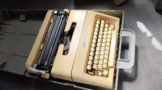 Máquina de escribir Olivetti Lettera 35