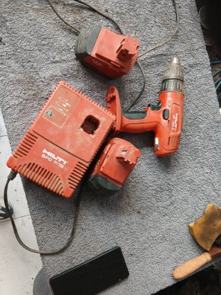 Taladro Hilti SFC 7/18 con cargador y baterías